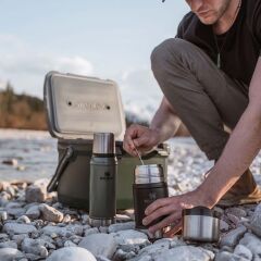 Stanley Klasik Vakumlu Çelik Yemek Termosu 0.70 Lt - Siyah