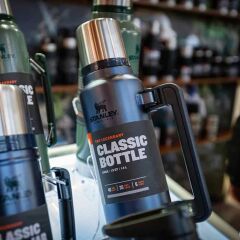 Stanley Klasik Vakumlu Çelik Termos 1.4 Lt - Lacivert