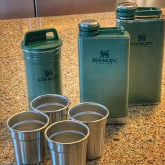 Stanley Adventure Çelik Shot Bardak ve Matara Seti - Yeşil